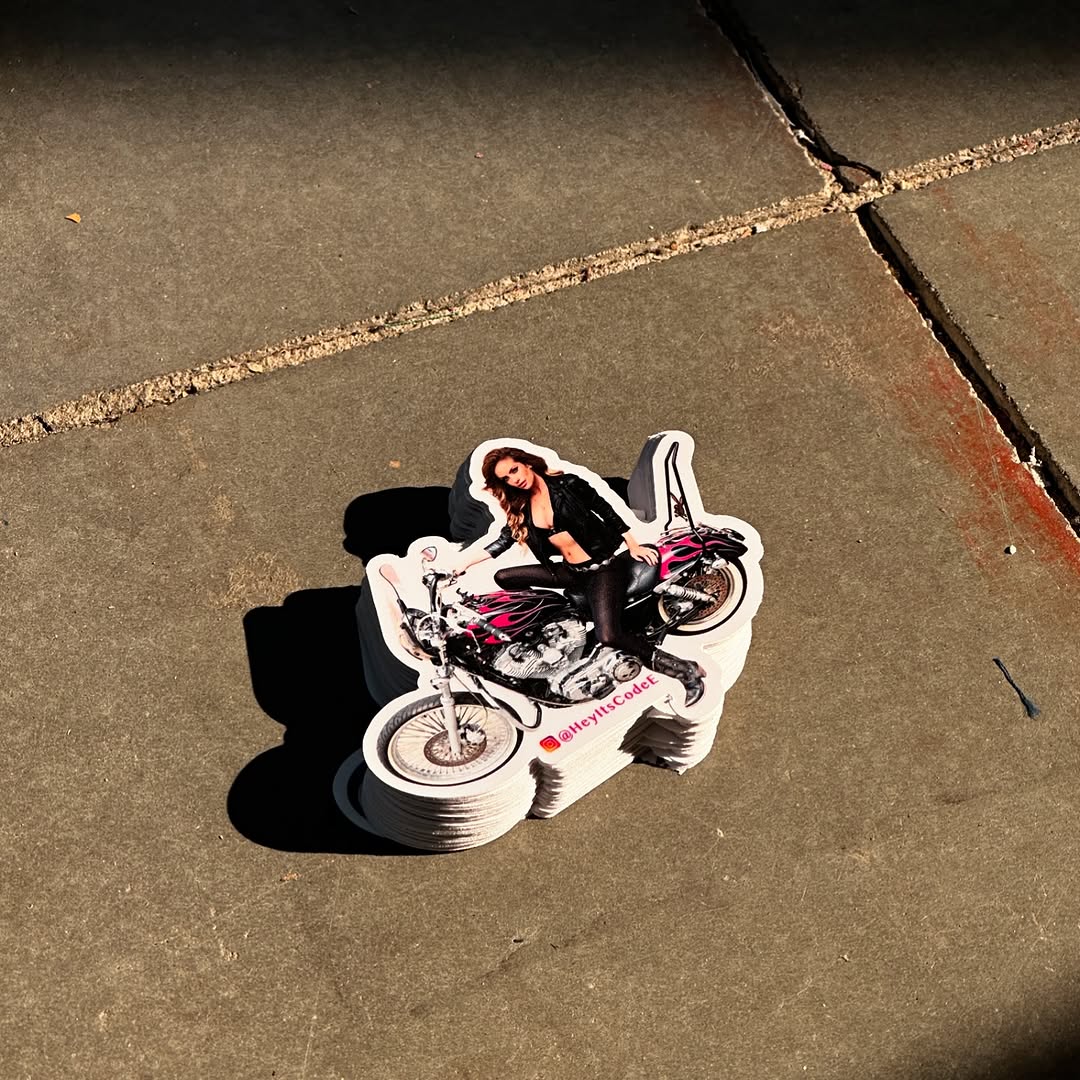 Instagram: @heyitscodee with some custom stickers 😍
Contact us now to order some high quality vinyl 🫶🏾
.
.
.
#fuegostickers #customstickers #vinyl #manufacturing #motorcycles